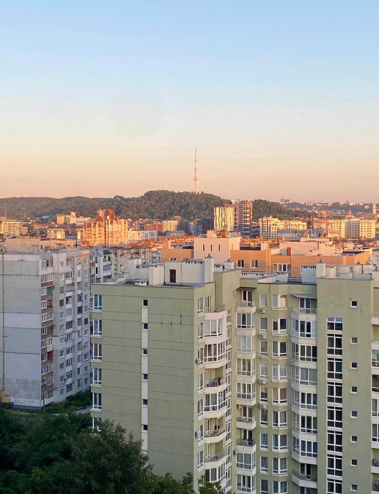 Апартаменти З Виглядом На Місто Lviv Bagian luar foto